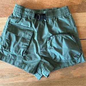 Aritzia Tna Green Women's Cargo Shorts